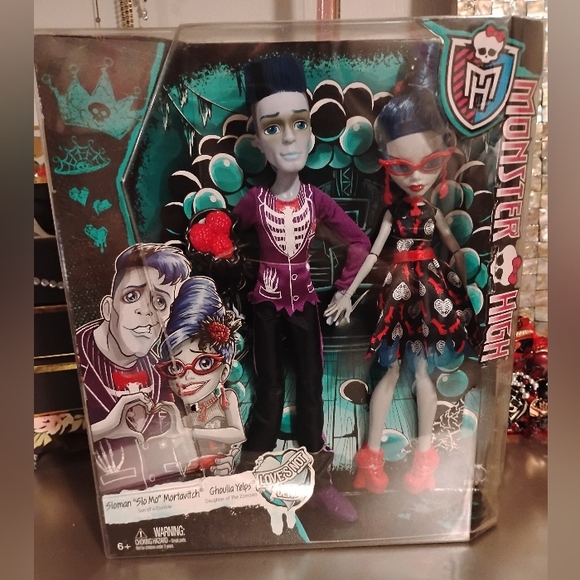 Monster High Ghoulia Yelps and Slow Moe Costume Set